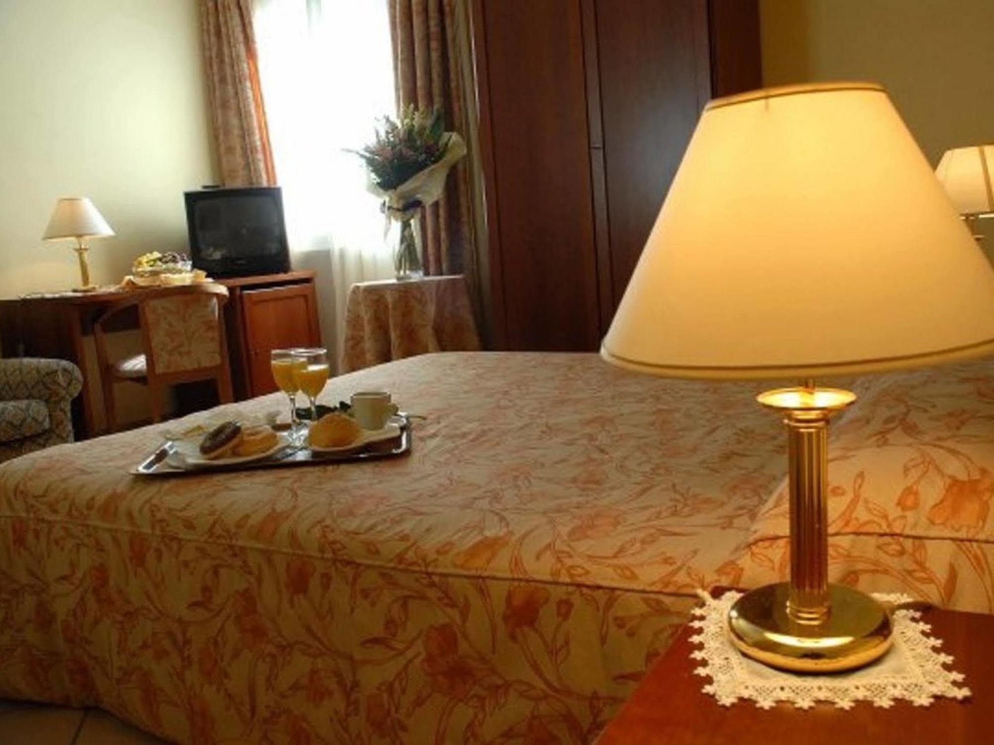 Hotel Scrivano Рандаццо Екстер'єр фото