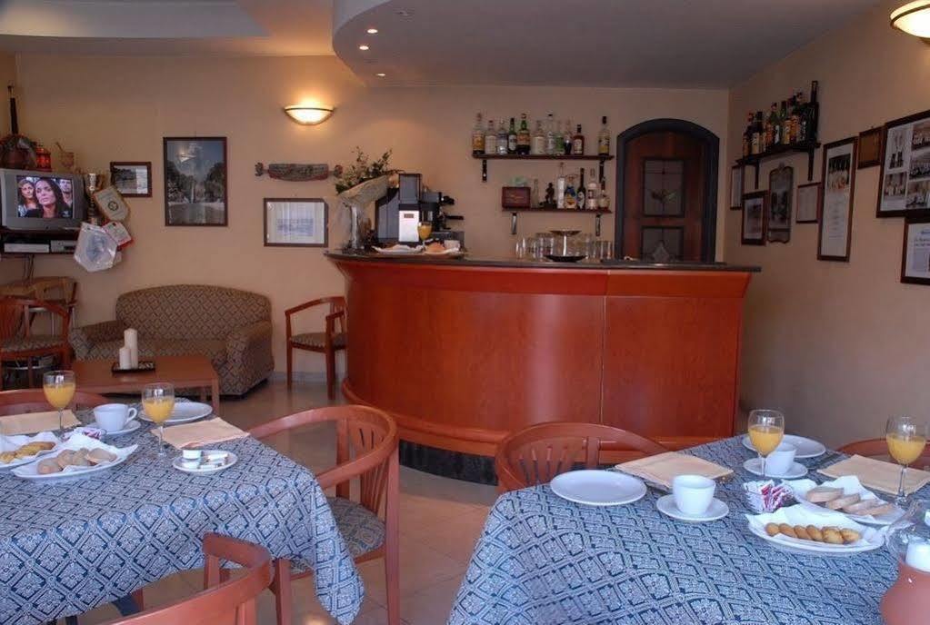 Hotel Scrivano Рандаццо Екстер'єр фото